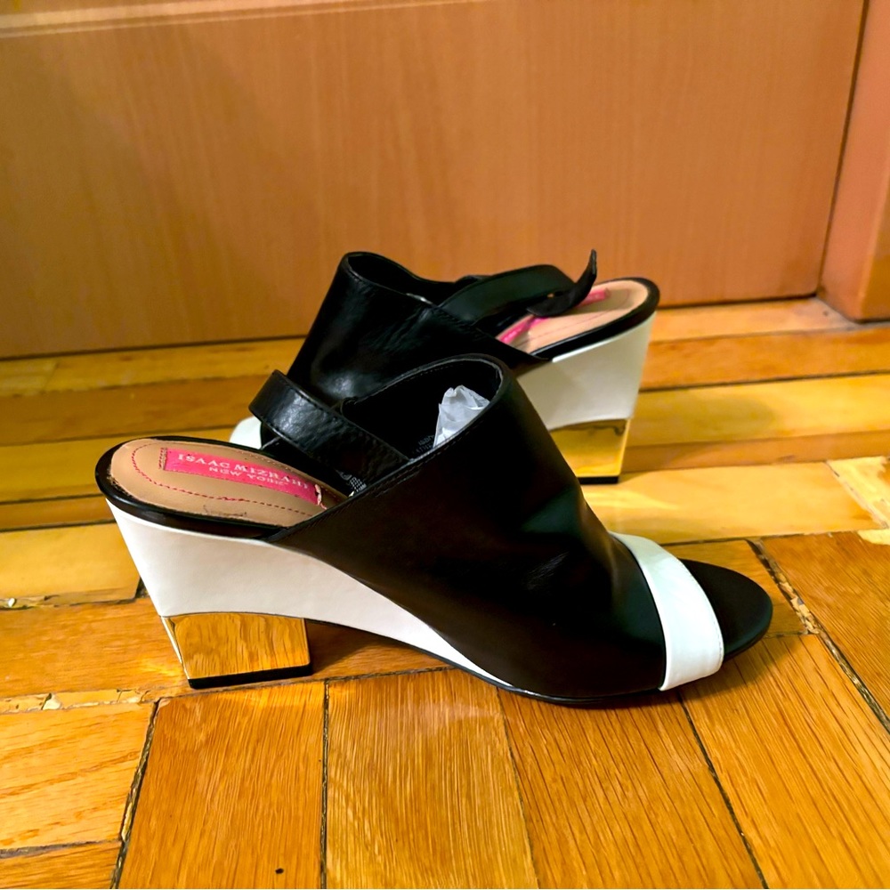 Brand new beautiful Isaac Mizrahi heels!